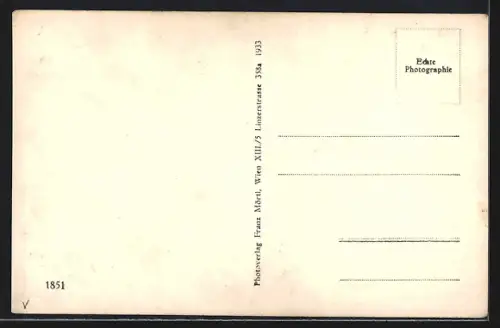 AK Wilfersdorf /N. Oe., Kirchenplatz mit Kirche