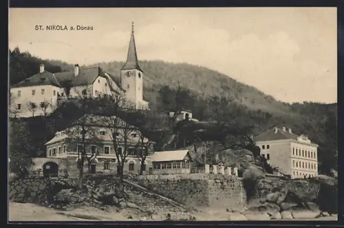 AK St. Nikola a. Donau, Ortspartie mit Kirche