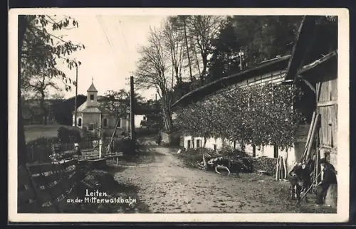 AK Reith bei Seefeld, Leithen an der Mittenwaldbahn, Strassenpartie mit Kapelle