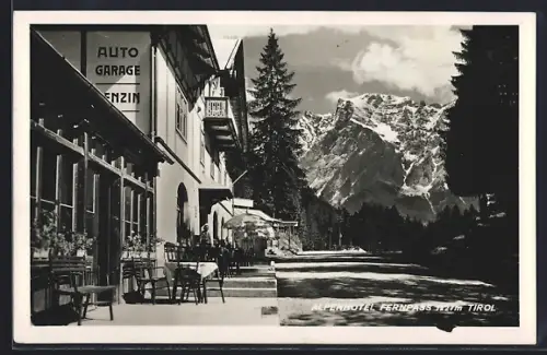 AK Fernpass /Tirol, Alpenhotel Fernpass mit Strassenpartie