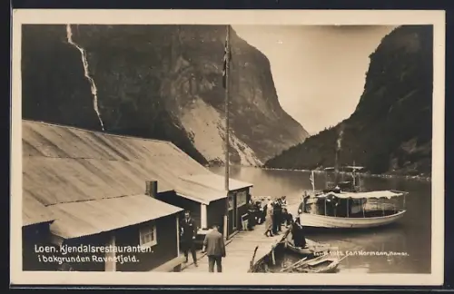 AK Loen, Kjendalrestauranten i bakgrunden Ravnefjeld