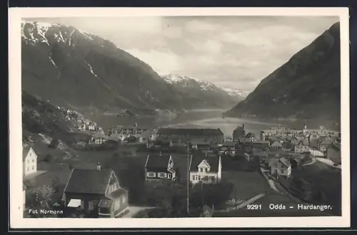 AK Odda /Hardanger, Ortsansicht aus der Vogelschau mit Fjord