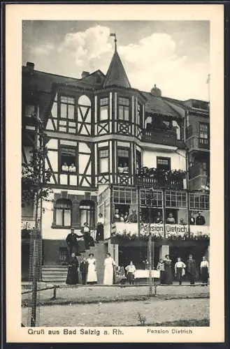 AK Bad Salzig a. Rh., Hotel Pension Dietrich, Angestellte vor dem Haus
