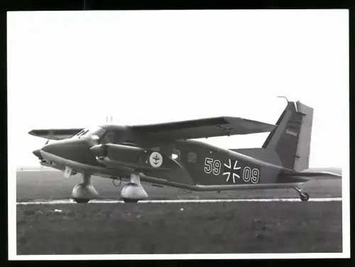 Fotografie Flugzeug Zweimotoriger Hochdecker der Marine, 59-09