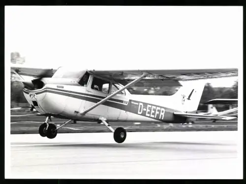 Fotografie Flugzeug Cessna 172 Skyhawk D-EEFR