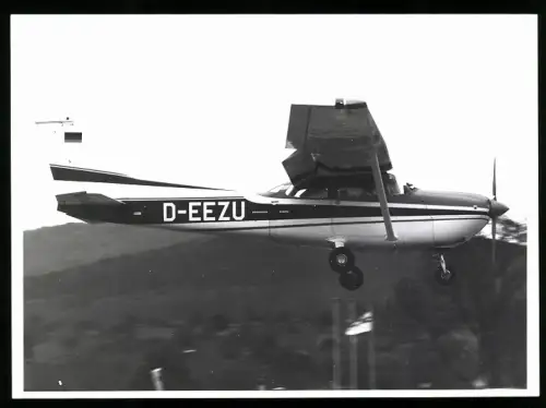 Fotografie Flugzeug Reims-Cessna FR172H D-EEZU