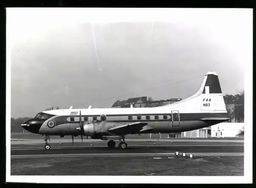 Fotografie Ansicht Berlin-Tempelhof, Flugzeug Convair ET-29 FAA N93