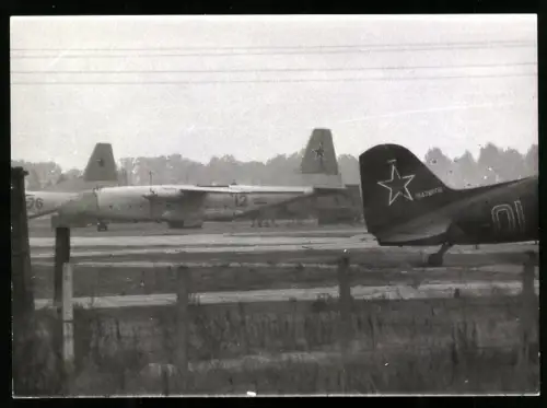 Fotografie Flughafen Oranienburg, Flugzeug Antonow An-12 als Erstzteilspender auf dem Sowjet-Stützpunkt