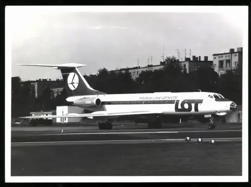 Fotografie Ansicht Berlin-Tempelhof, Flugzeug Tupolev Tu-134 Polskie Linie Lotnicze