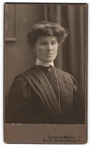 Fotografie Jacques Weiss, Basel, Elisabethenstrasse 4, Emma Hellstern mit hochgestecktem Haar