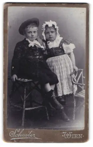 Fotografie A. Carl Schuster, Wien, Theresienbad, Risa Goldstein mit ihrem Bruder