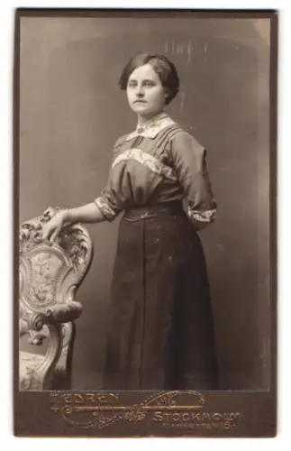 Fotografie Hedrén, Stockholm, Hamngatan 15, Minnie in karierter Bluse