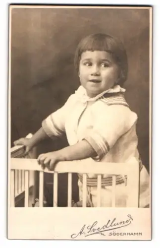 Fotografie A. Swedlund, Söderhamn, Lennael Backmack als Kleinkind