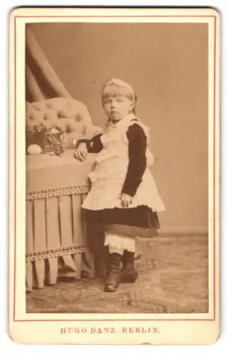 Fotografie Hugo Danz, Berlin, Jerusalemer Str. 28, Klara Hoppenworth als kleines Mädchen