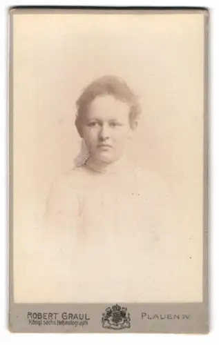 Fotografie Robert Graul, Plauen i. V., Bahnhofstrasse 21, Käte Grindel in hellem Kleid