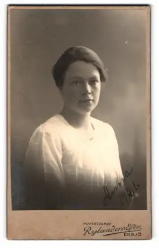 Fotografie Rylanders Eftr, Eksjö, Anna im Jahr 1921
