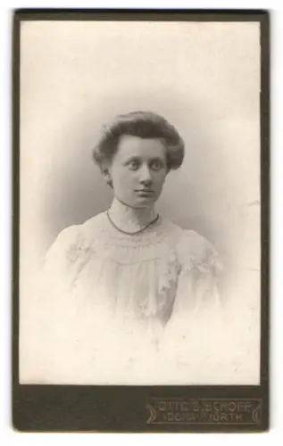 Fotografie Otto Bischoff, Donauwörth, Promenade 422, Porträt einer jungen Frau