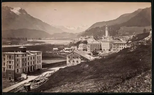 Fotografie unbekannter Fotograf, Ansicht Samedan, Blick in den Ort mit Hotel Engadinerhof links