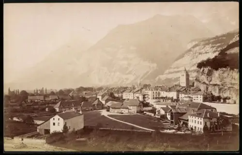 Fotografie unbekannter Fotograf, Ansicht Saint-Maurice / VS, Blick über den Ort mit Abteikirche