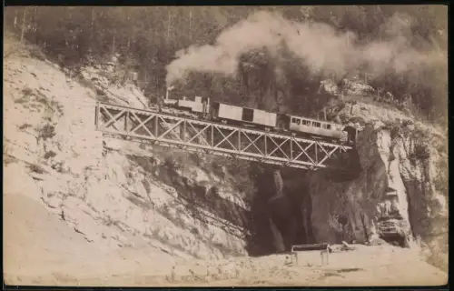 Fotografie unbekannter Fotograf und Ort, Brünigbahn auf Stahlbrücke
