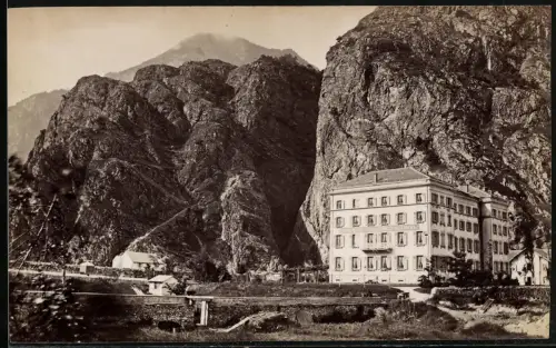 Fotografie unbekannter Fotograf, Ansicht Vernayaz, Blick zum Grand Hotel des Gorges du Trient