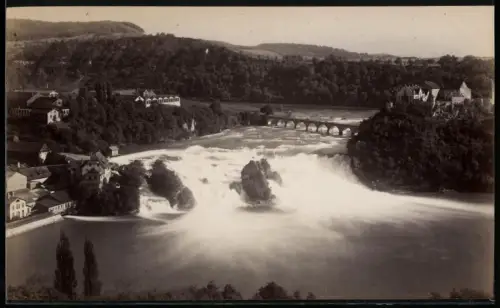 Fotografie unbekannter Fotograf, Ansicht Schaffhausen, Rheinfall mit Viadukt und Schloss Laufen