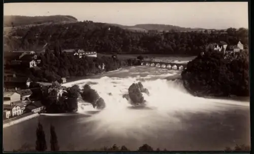 Fotografie unbekannter Fotograf, Ansicht Schaffhausen, Teilansicht des Ortes mit Rheinfall