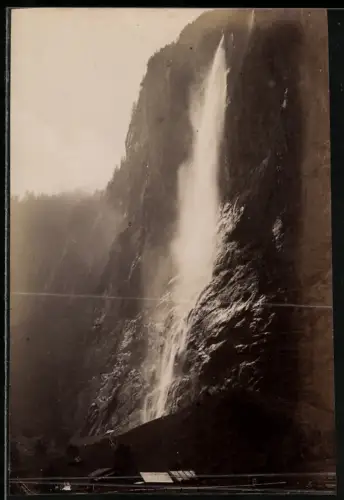 Fotografie unbekannter Fotograf, Ansicht Lauterbrunnen, Blick auf den Staubachfall
