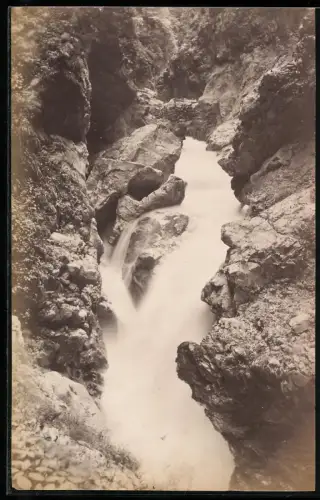 Fotografie unbekannter Fotograf, Ansicht Vernayaz, Bachlauf in der Trientschlucht, Gorged du Trient