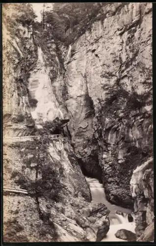 Fotografie unbekannter Fotograf, Ansicht Bad Pfäfers, Wanderweg in der Taminaschlucht