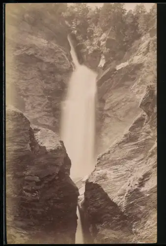 Fotografie unbekannter Fotograf, Ansicht Schattenhalb, obere Teil des Reichenbachfall