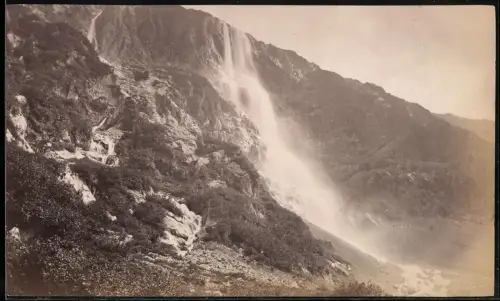 Fotografie unbekannter Fotograf, Ansicht Lauterbrunnen, der Schmadribachfall, Wasserfall