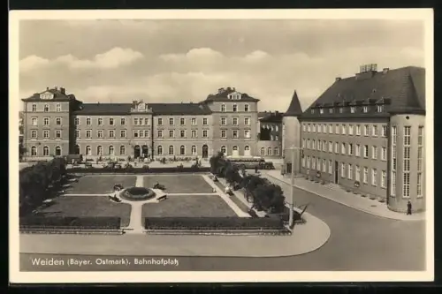 AK Weiden /Bayer. Ostmark, Bahnhofsplatz