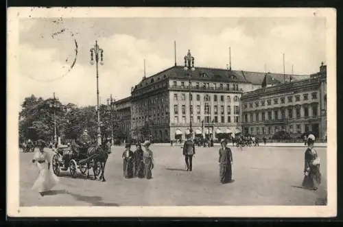 AK Berlin, Unter den Linden mit Hotel Adlon