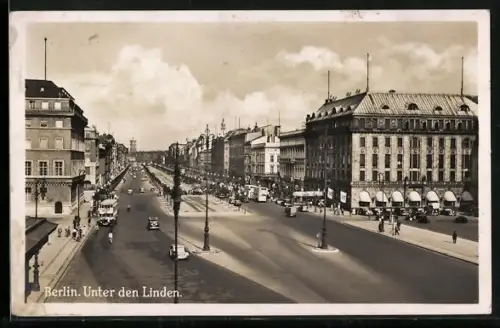 AK Berlin, Unter den Linden, Strassenszene mit Hotel Adlon