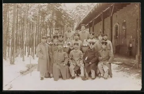 Foto-AK Zeithain, Soldaten in Uniformen im Winter auf dem Truppenübungsplatz 1915