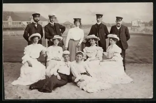 Foto-AK Kellenhusen, Gruppe am Strand