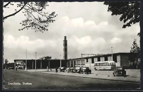 AK Enschede, Station, Bahnhof mit Bus
