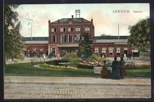AK Arnheim, Station, Bahnhof mit Vorplatz