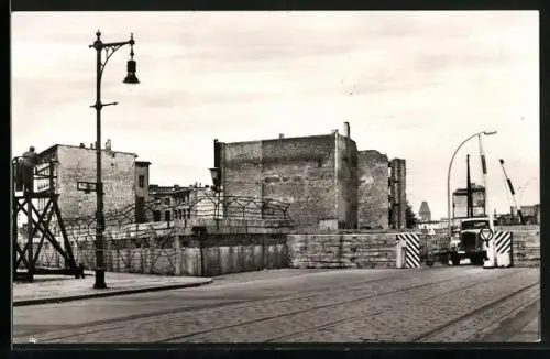 AK Berlin, Durchgang durch die Mauer, Heinrich-Heine-Strasse, Grenze