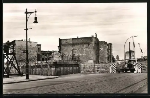 AK Berlin, Durchgang durch die Mauer, Heinrich-Heine-Strasse, Grenze