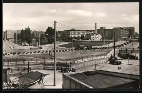 AK Berlin, Mauer am Potsdamer Platz mit Blick in die Leipziger- und Stresemann-Strasse