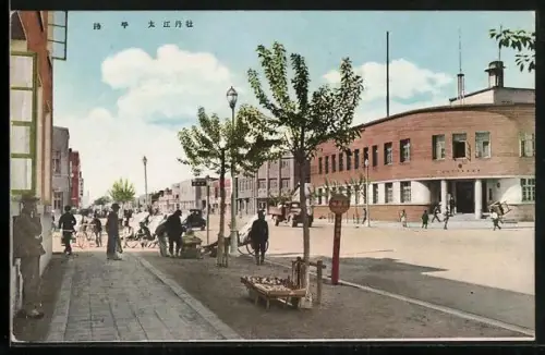 AK Mudanjiang, Strassenpartie mit Leuten und LKW