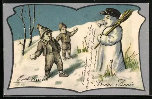 Präge-AK Kinder mit Schneebällen vor Schneemann, Bonne Année