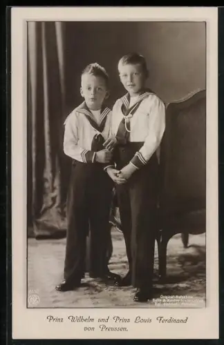 AK Prinz Wilhelm und Prinz Louis Ferdinand von Preussen Arm in Arm