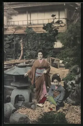 AK Geishas mit Schirm im Garten