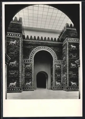 Foto-AK Deutscher Kunstverlag, NR 3: Berlin, Pergamonmuseum, Gesamtansicht des Ischtar-Tores