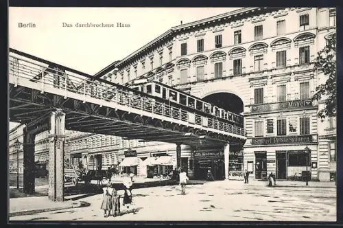 AK Berlin-Schöneberg, Hochbahn fährt durch Haus