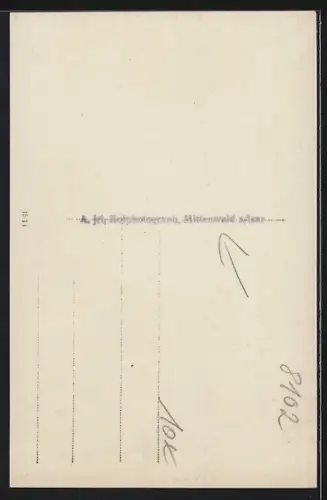 AK Mittenwald a. Isar, Strassenpartie mit Kirche