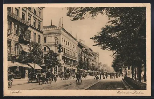 AK Berlin, Unter den Linden, Strassenszene mit Passanten und Kutschen